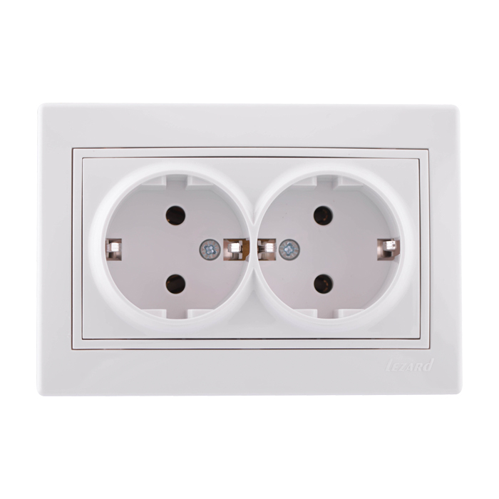 Розетка Белая 2-х местная скрытой установки с заземлением Lezard(120/10)