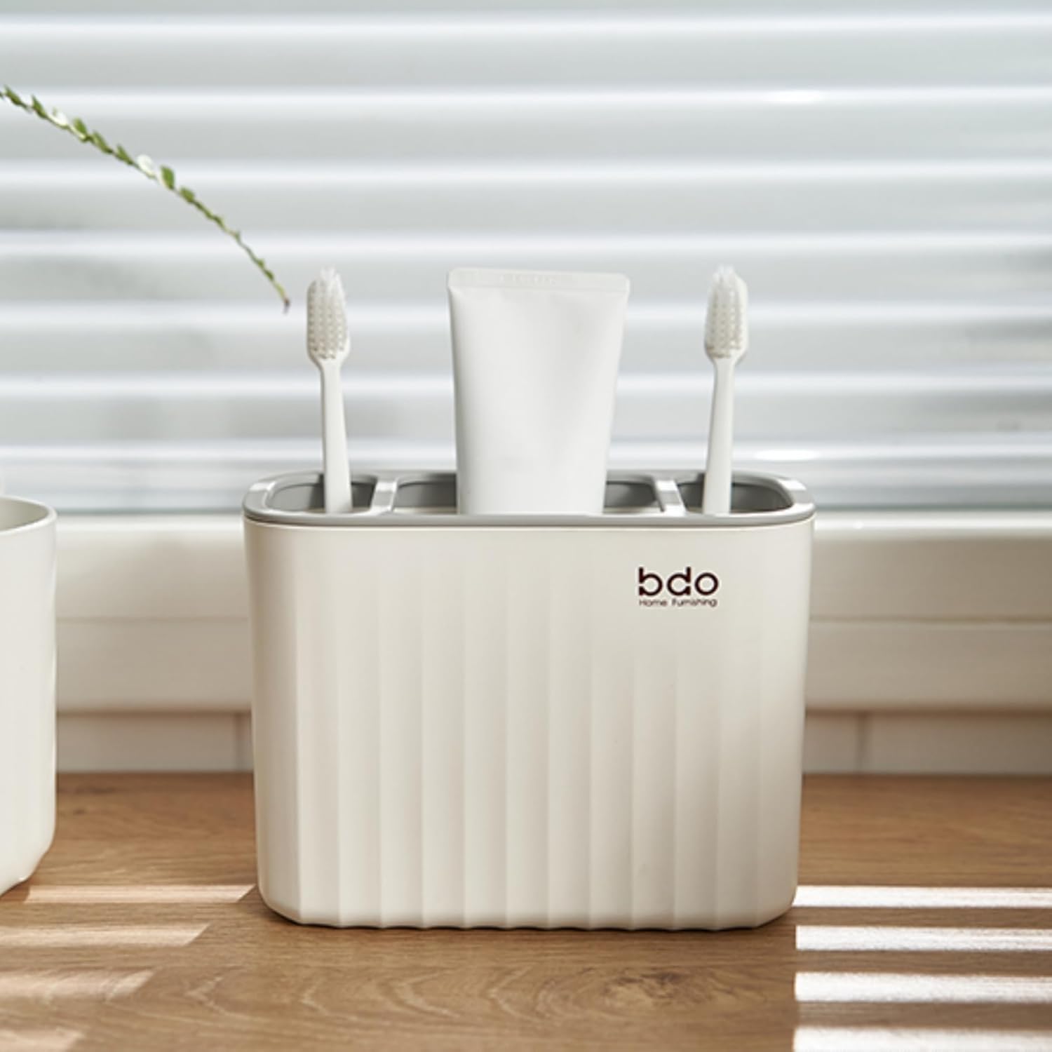 стакан дя щеток и зубной пасты белый 3